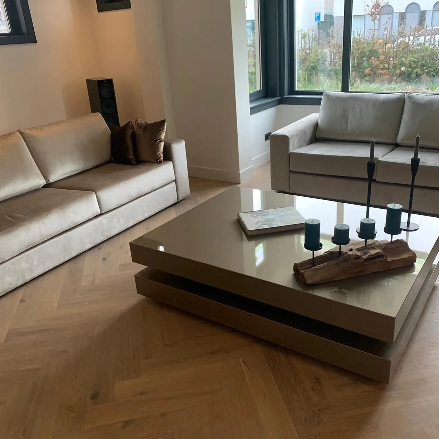 Woonkamer in een volledig ingerichte woning